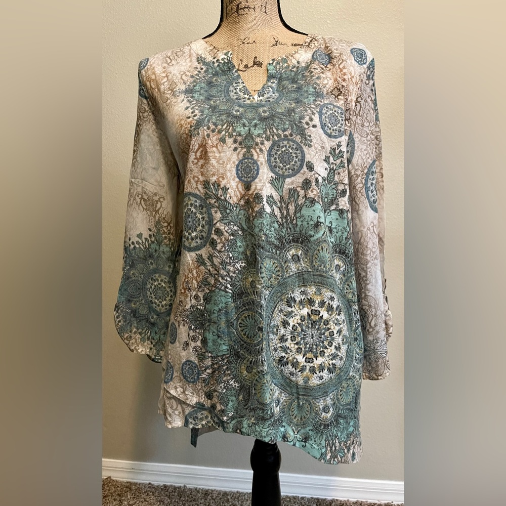 Chicos Size 2 Top beige, and green